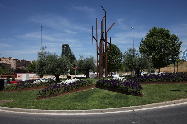 Obra rotonda homenaje victimas reten Cogolludo 3